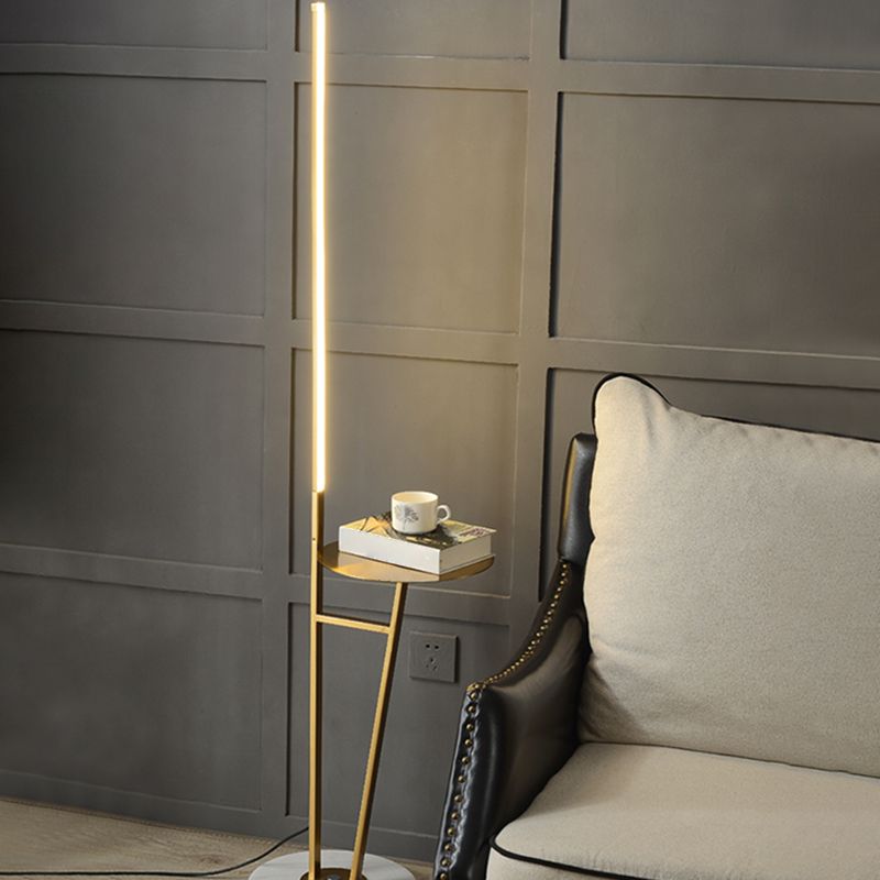 Edge Moderne Lineaire Metalen Vloerlamp met Tafel, Zwart/Wit/Goud